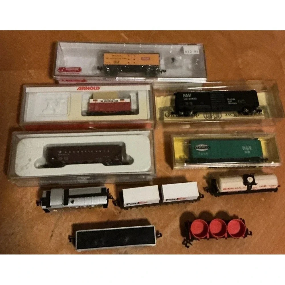Mixed Lot Of 10 N Scale Freight Cars, Coal Cars, Tankers,‎ Box Cars, #2